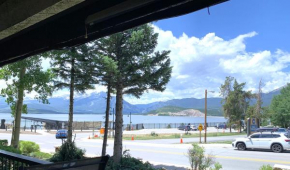 Mountain luxury on Lake Dillon, close to all the best ski resorts in Colorado! Dillon